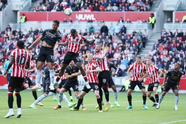 Arsenal sobre Manchester City volta ao topo da tabela